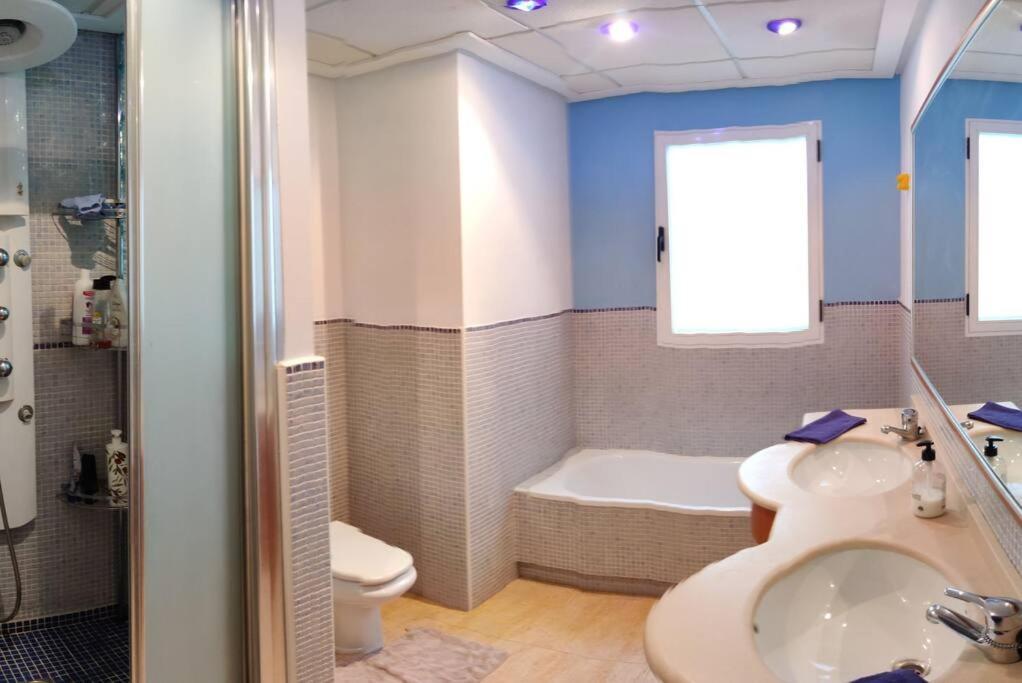 Beautiful Stay Near Park Дения Екстериор снимка